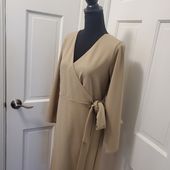 Alfani Beige Belted Wrap Long sleeve Surplice Neckline Wrap Dress Size SP - Picture 3 of 12